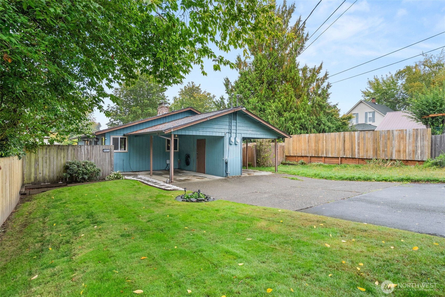 921 923 Central Street Property Photo 2