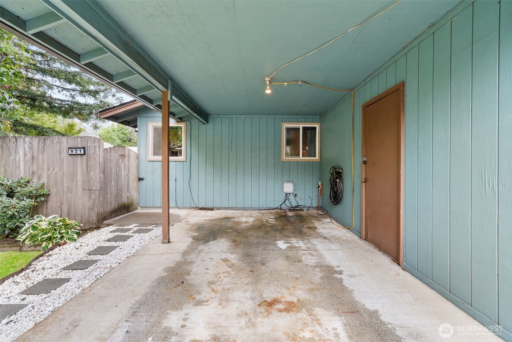 921 923 Central Street Property Photo 3