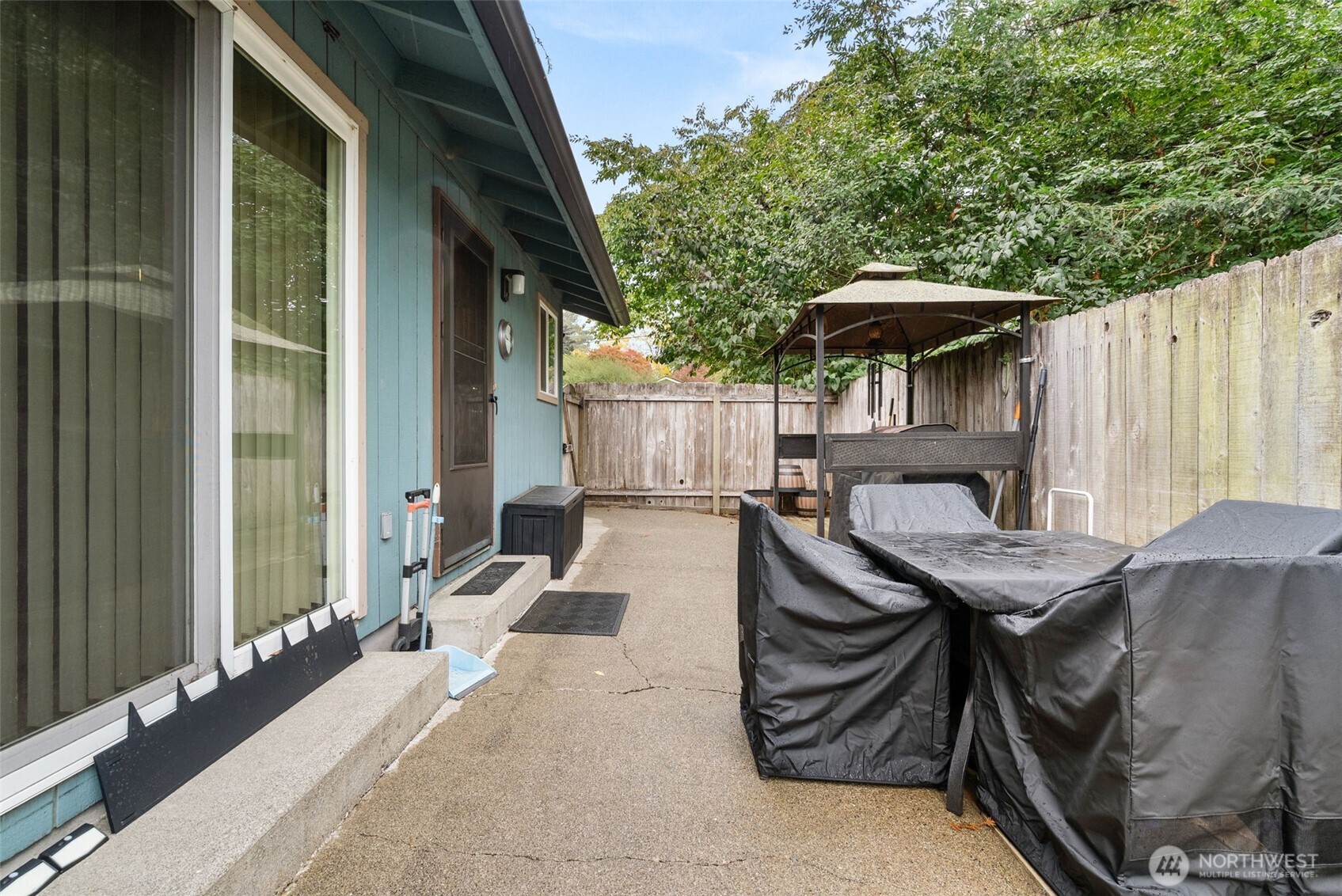 921 923 Central Street Property Photo 4
