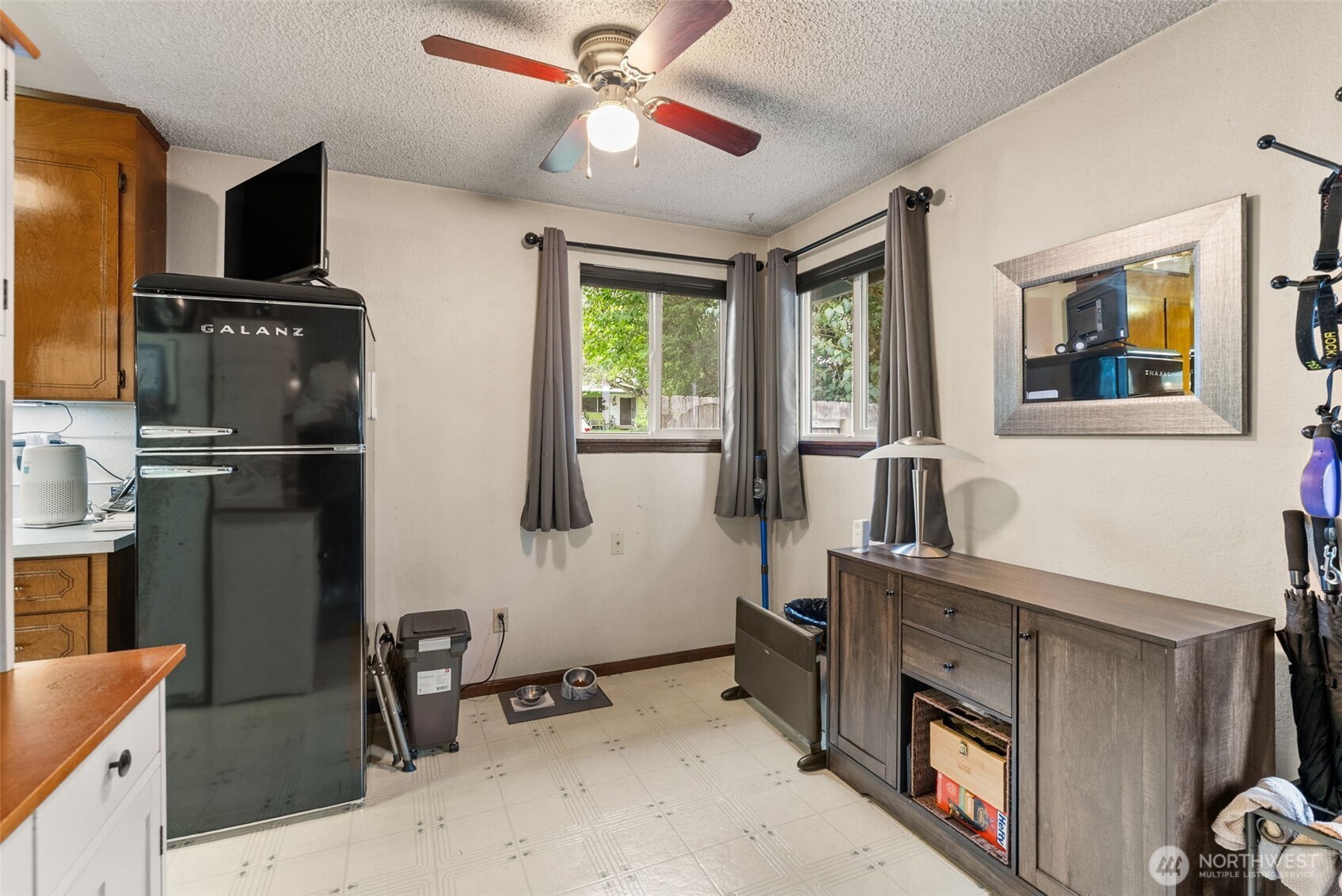 921 923 Central Street Property Photo 6