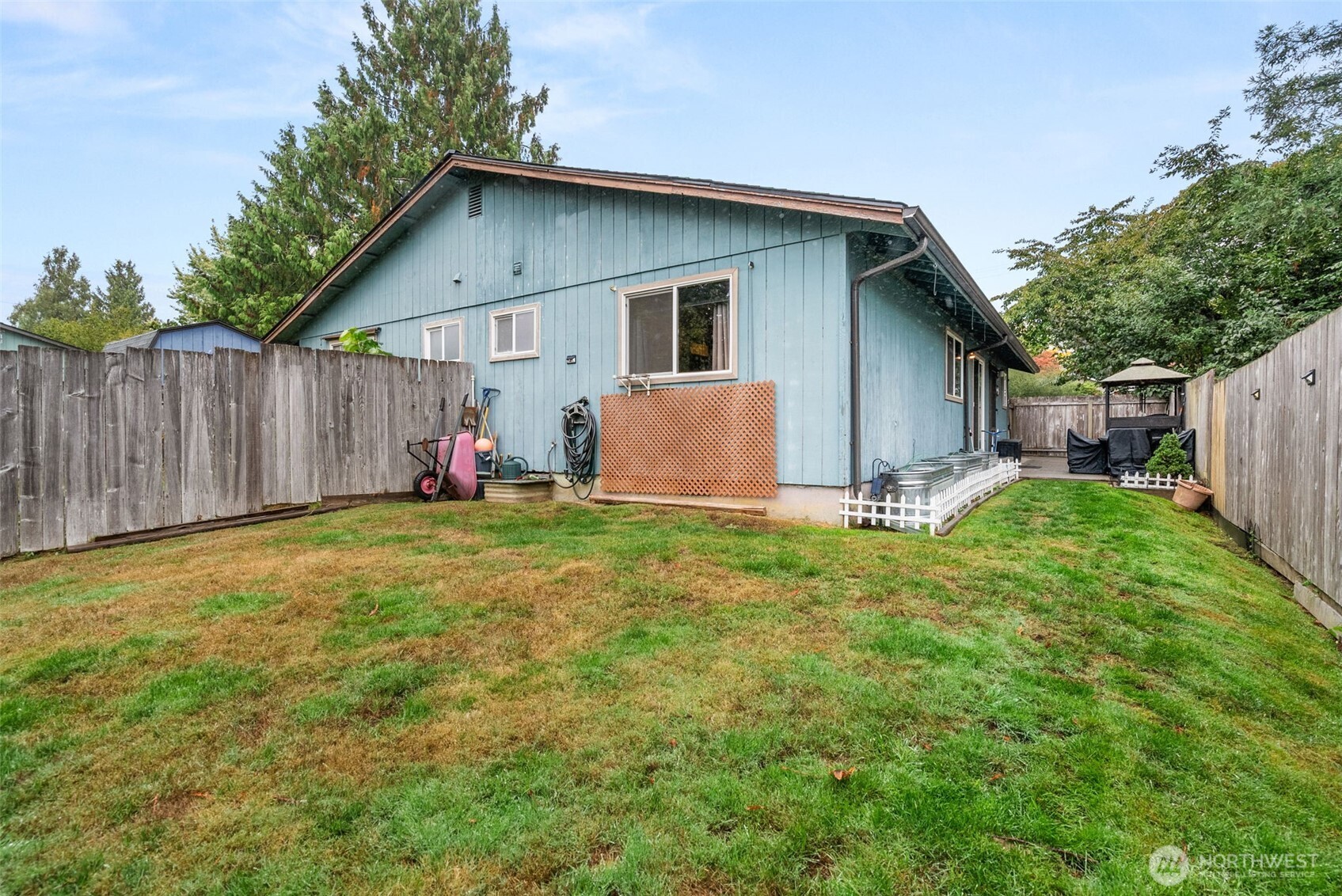 921 923 Central Street Property Photo 17