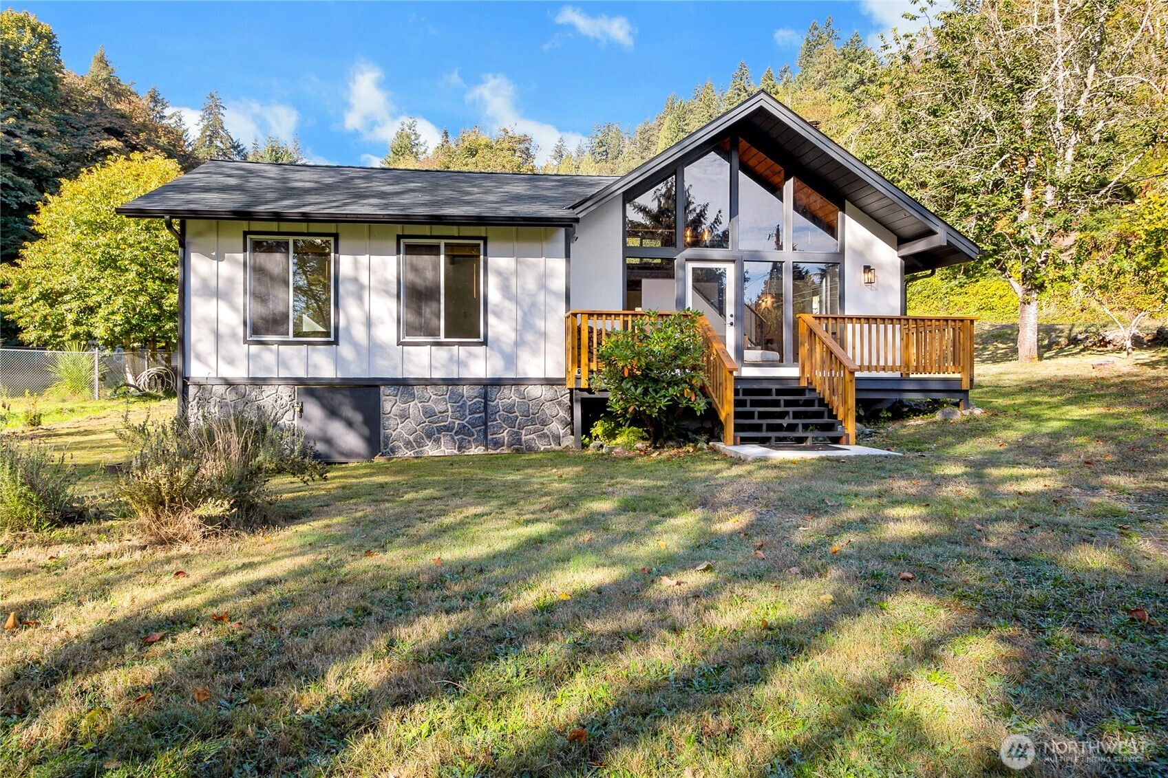 8990 Se Colvos Drive Property Photo 1