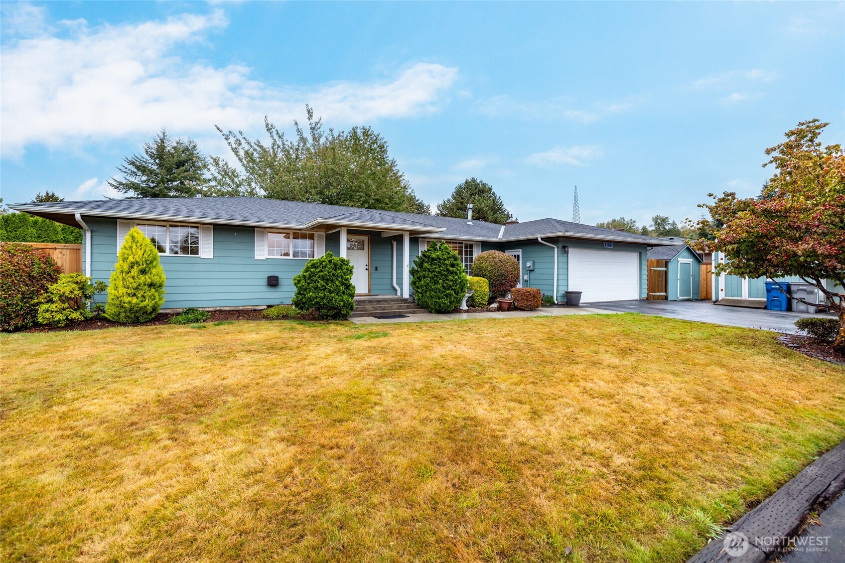 18727 Fishermans Loop Property Photo 1