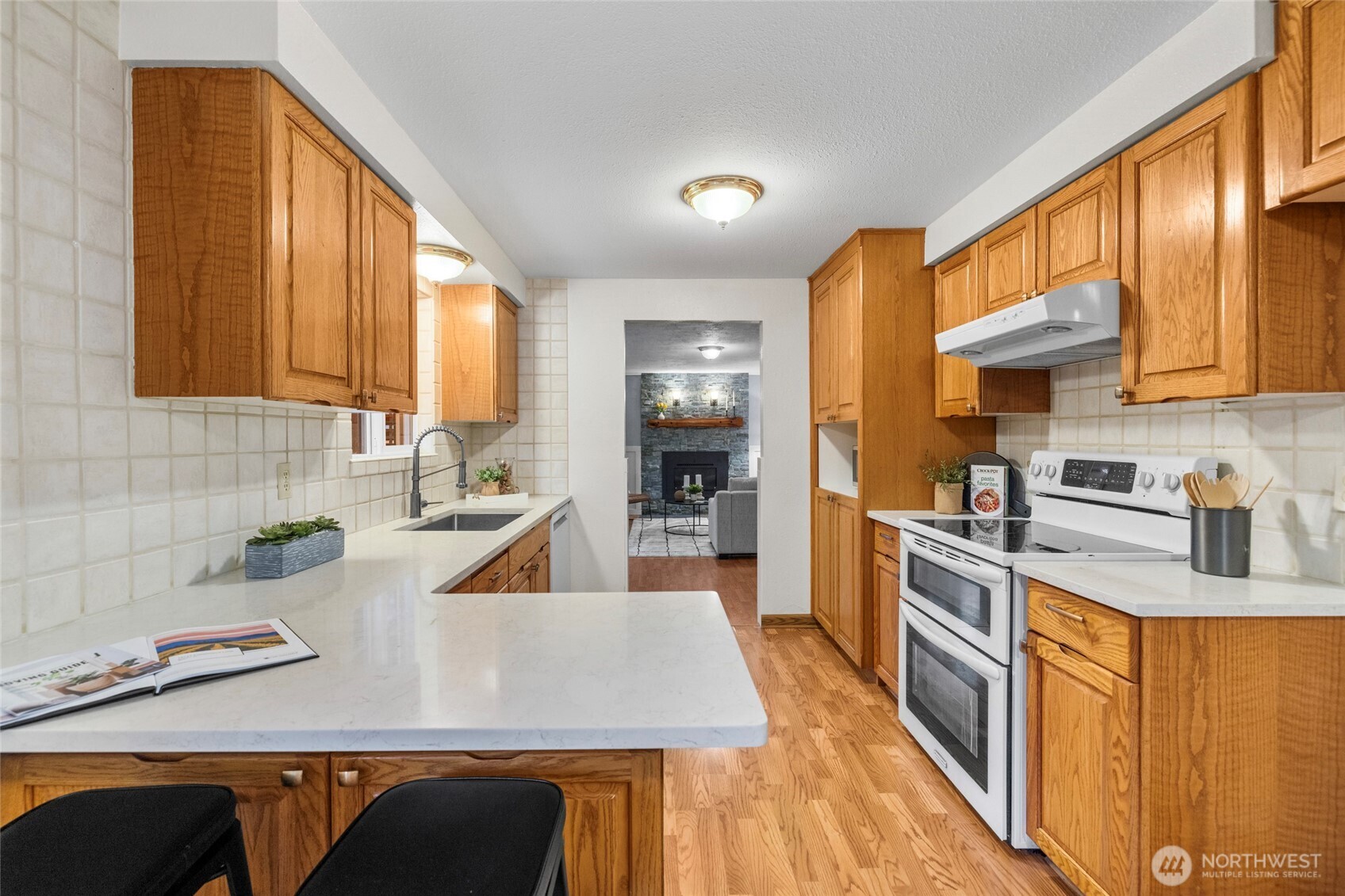 18727 Fishermans Loop Property Photo 14