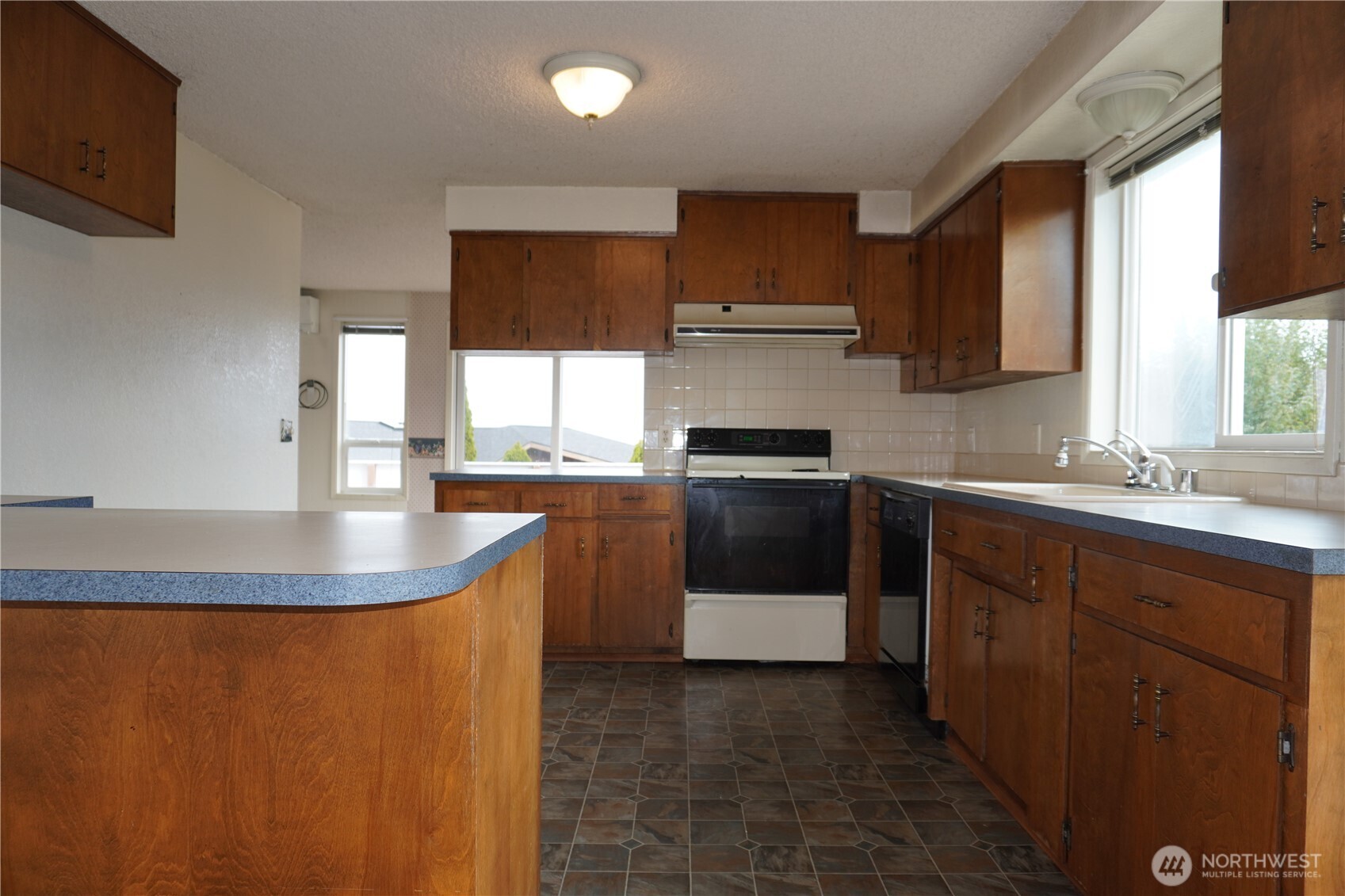 711 Christman Place Property Photo 5