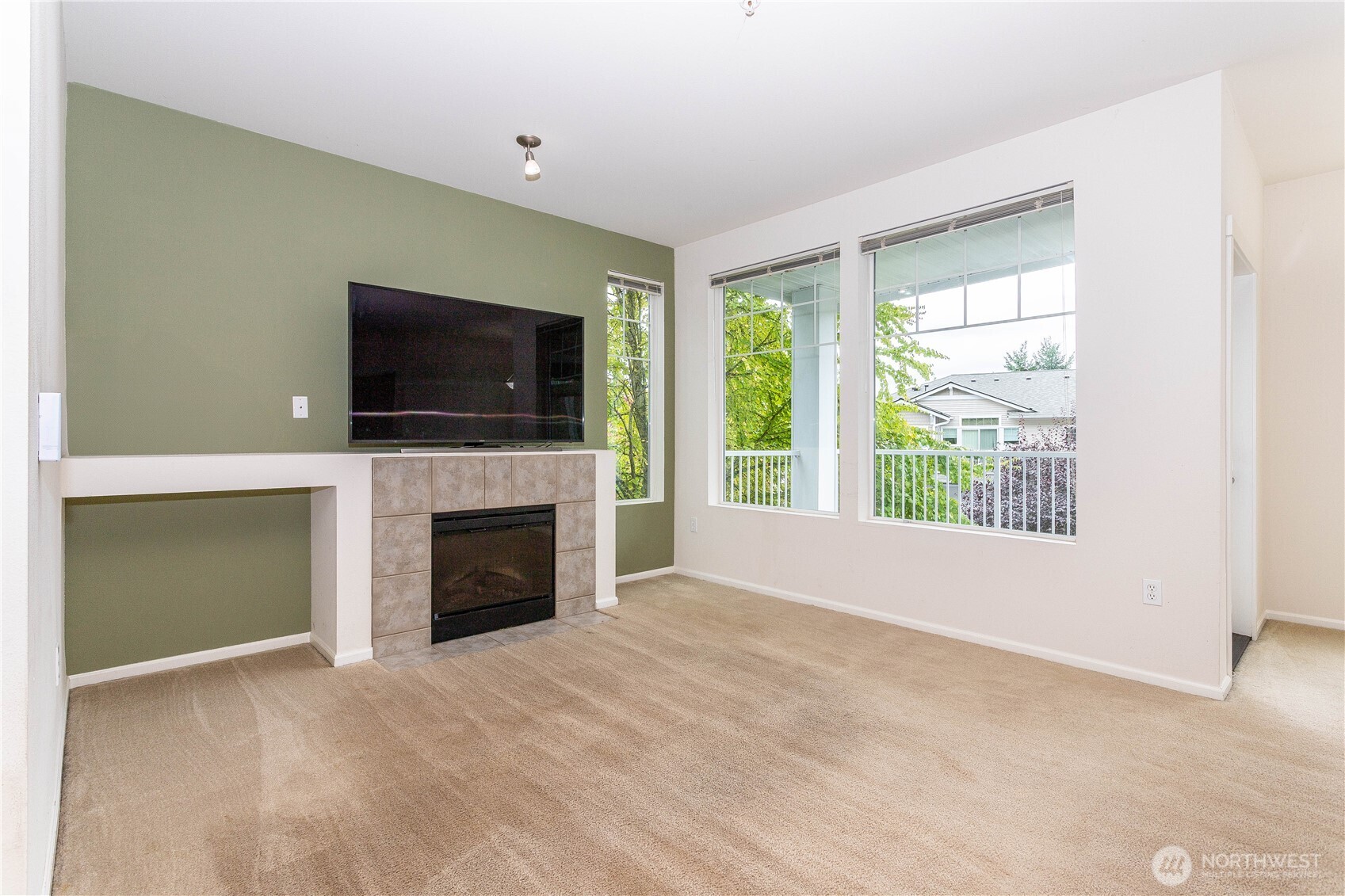 21240 40th Place Unit B Property Photo 3