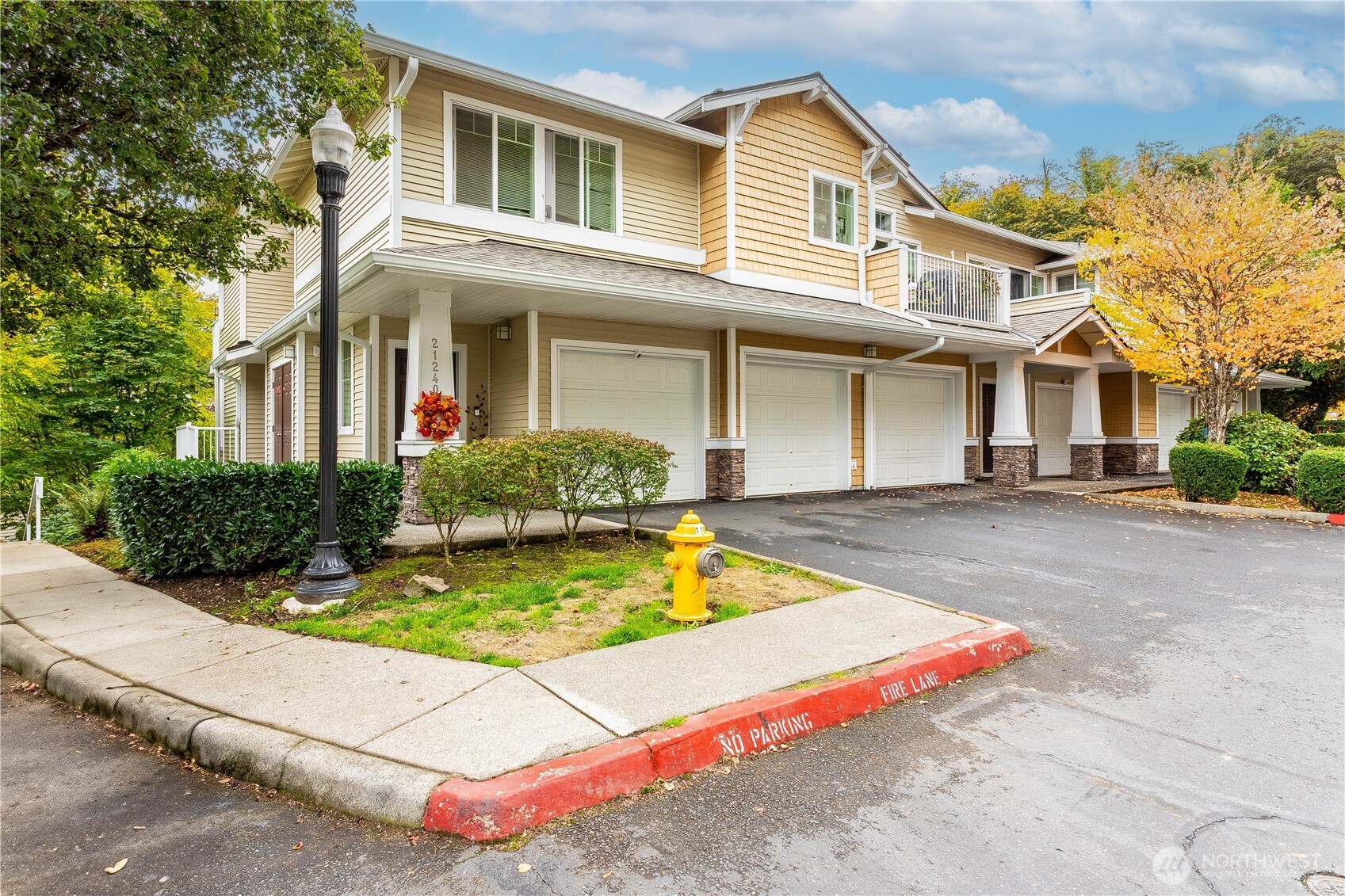 21240 40th Place Unit B Property Photo 21
