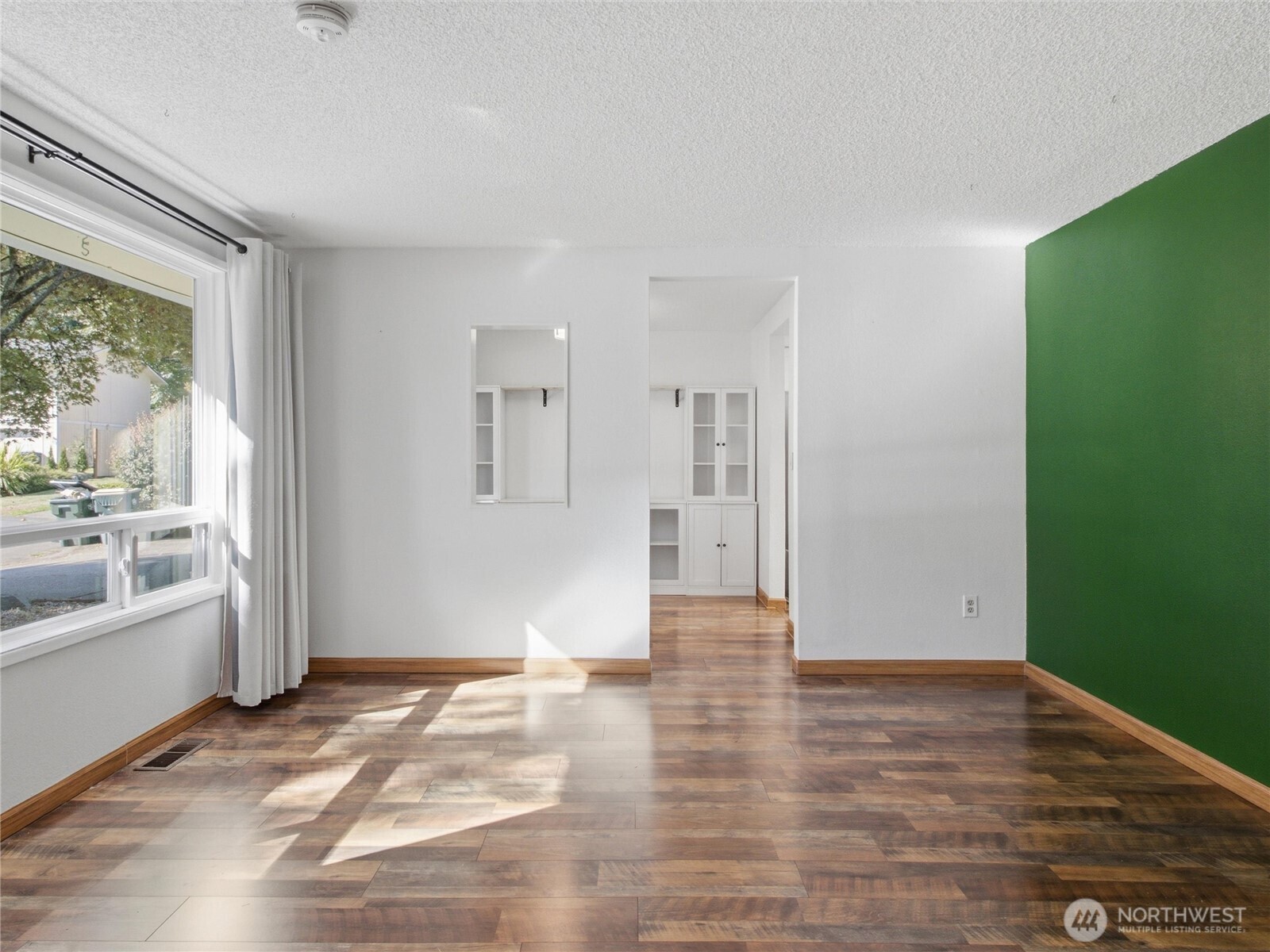 4803 33rd Court Property Photo 6