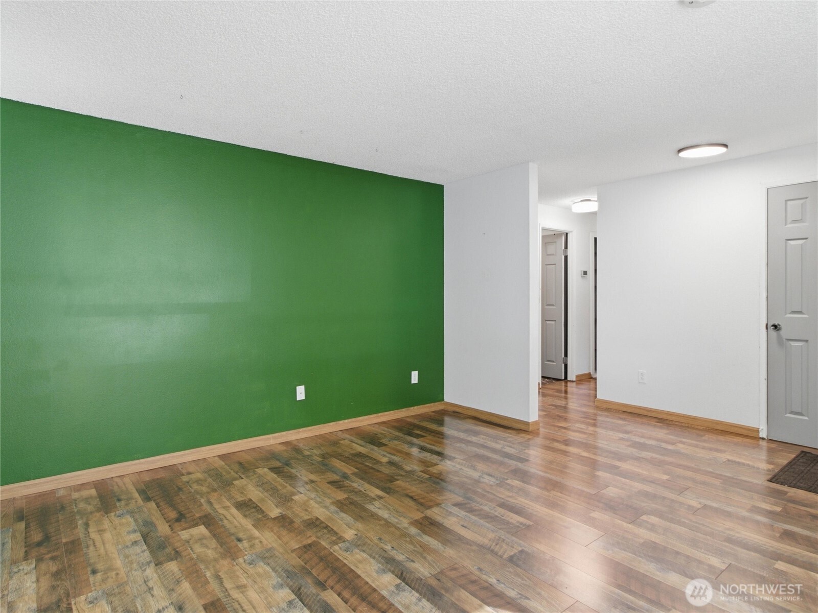 4803 33rd Court Property Photo 8