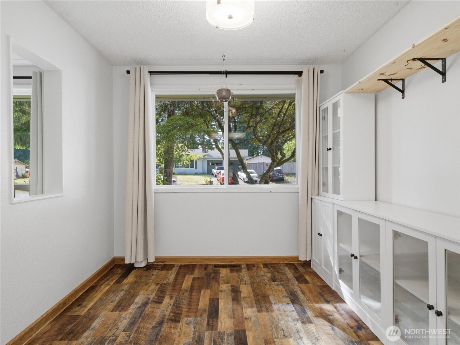 4803 33rd Court Property Photo 16