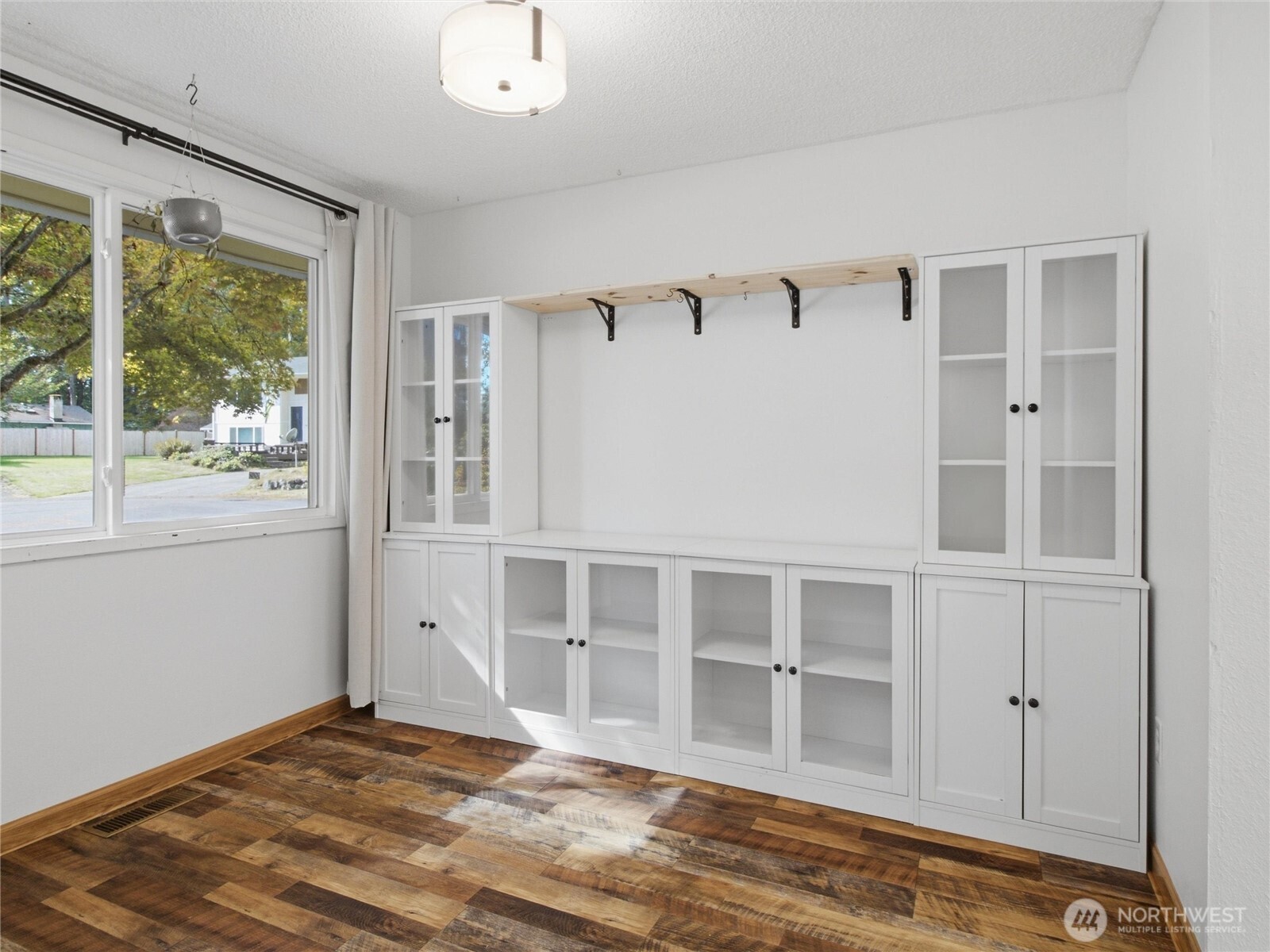 4803 33rd Court Property Photo 17