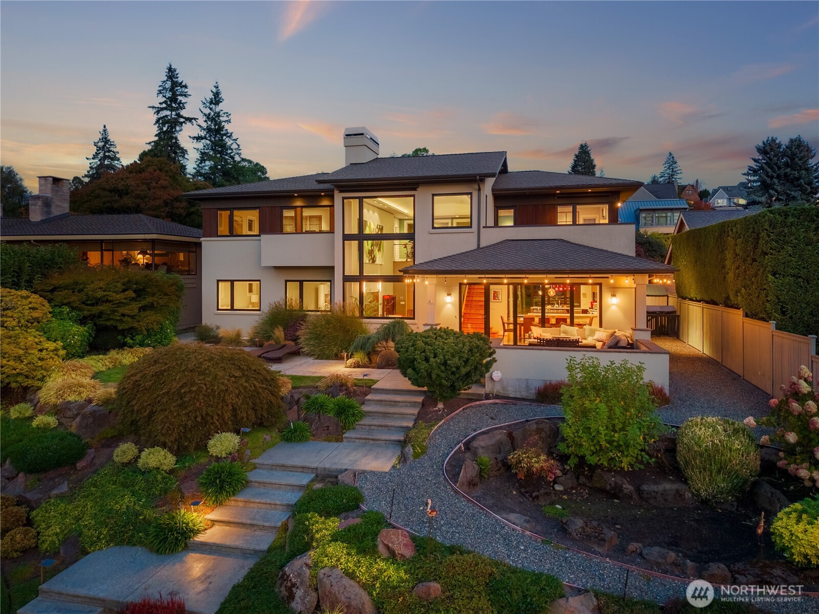 2820 Magnolia Boulevard Property Photo 1