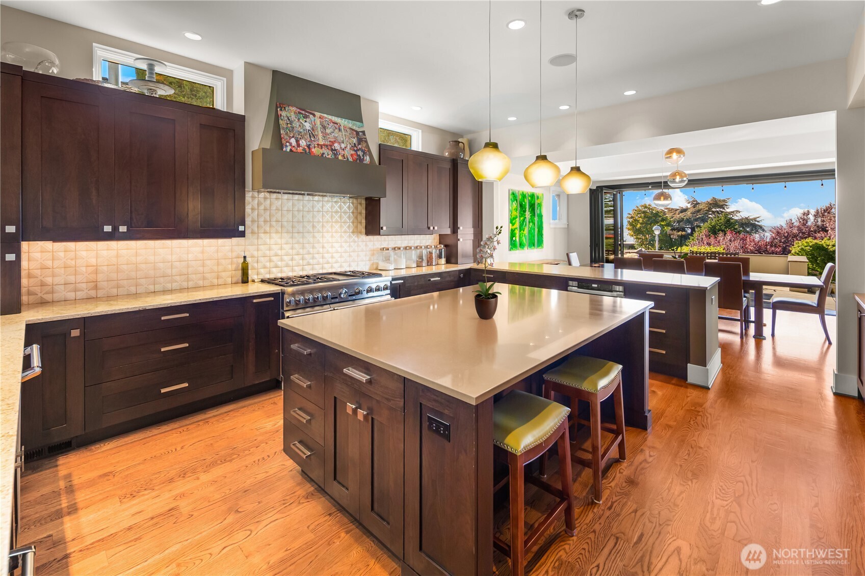 2820 Magnolia Boulevard Property Photo 8