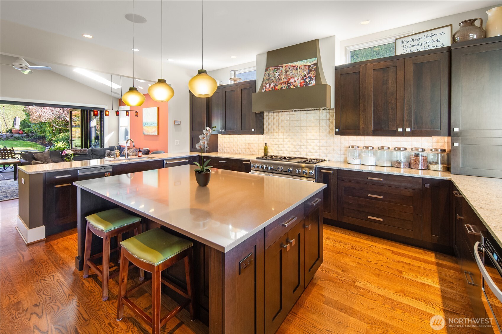 2820 Magnolia Boulevard Property Photo 11