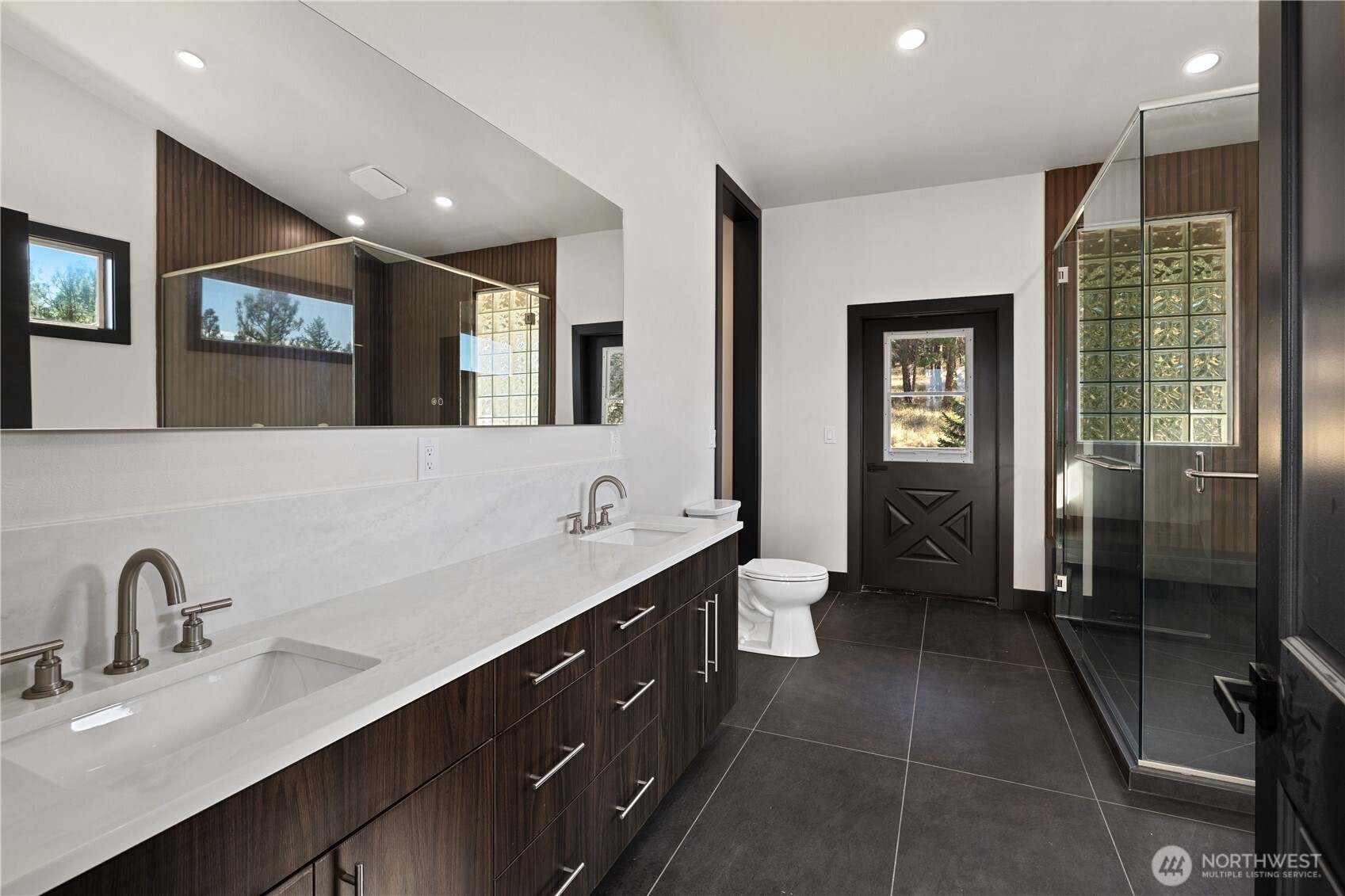 2262 Lambert Road Property Photo 11