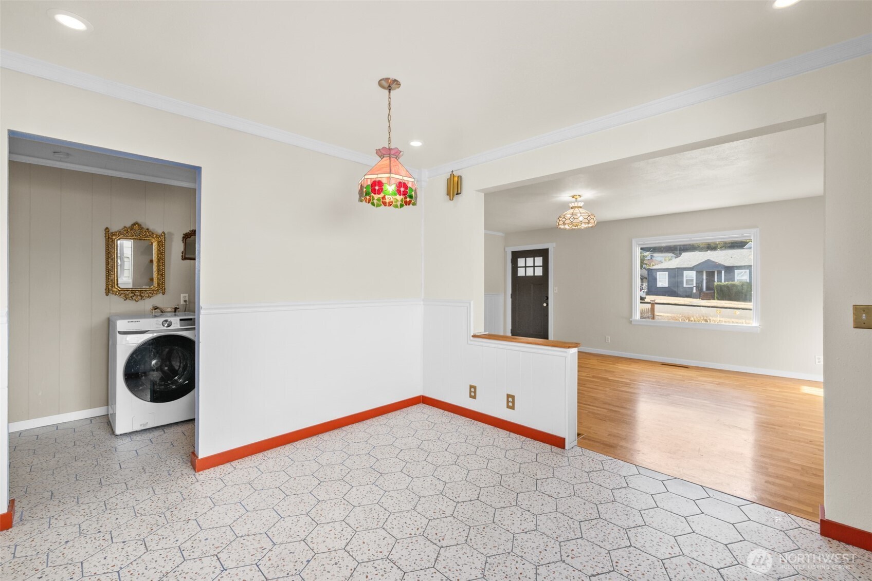 1227 E 4th Street Property Photo 10
