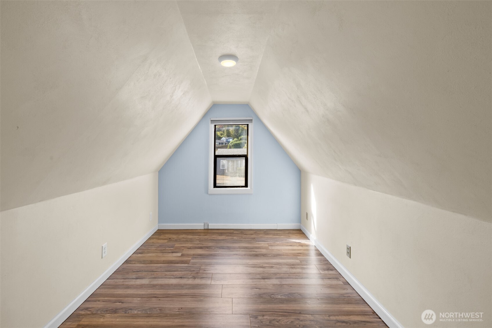 1227 E 4th Street Property Photo 24