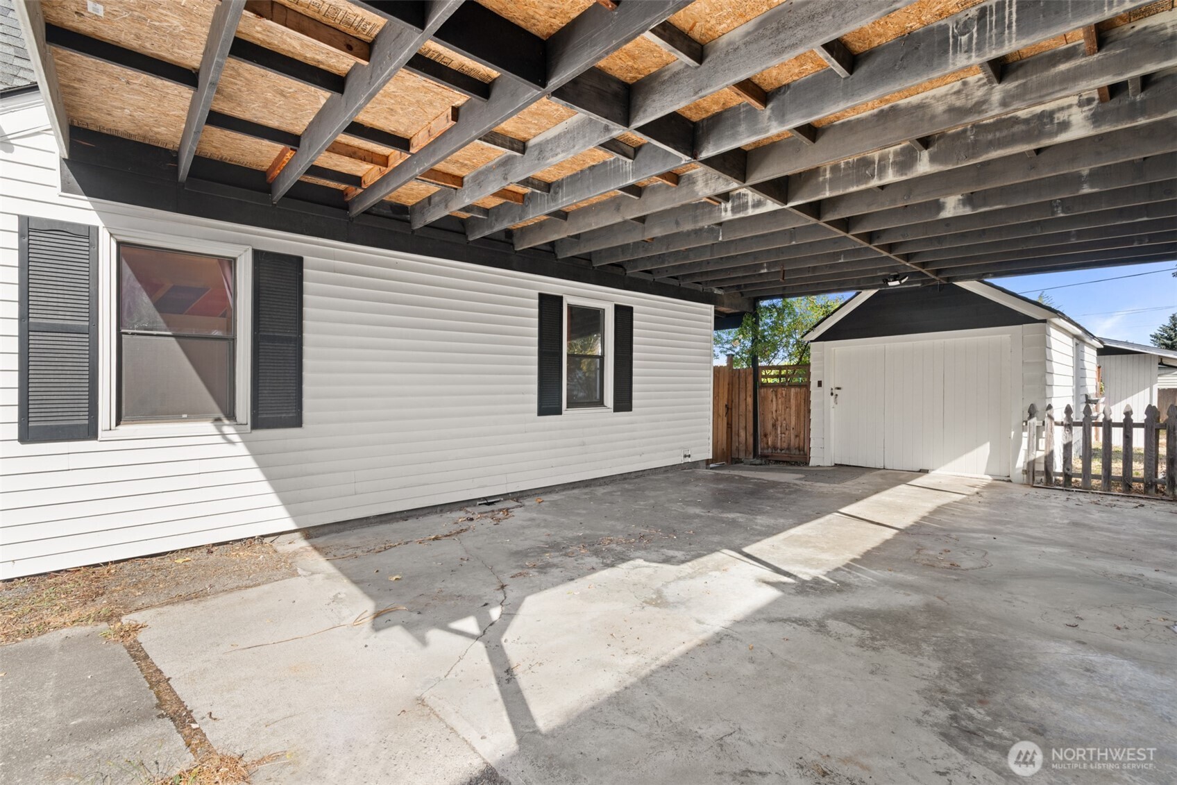 1227 E 4th Street Property Photo 36