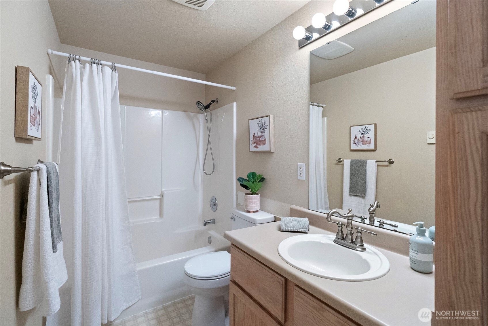 4701 Nw Walgren Drive 204 Property Photo 16