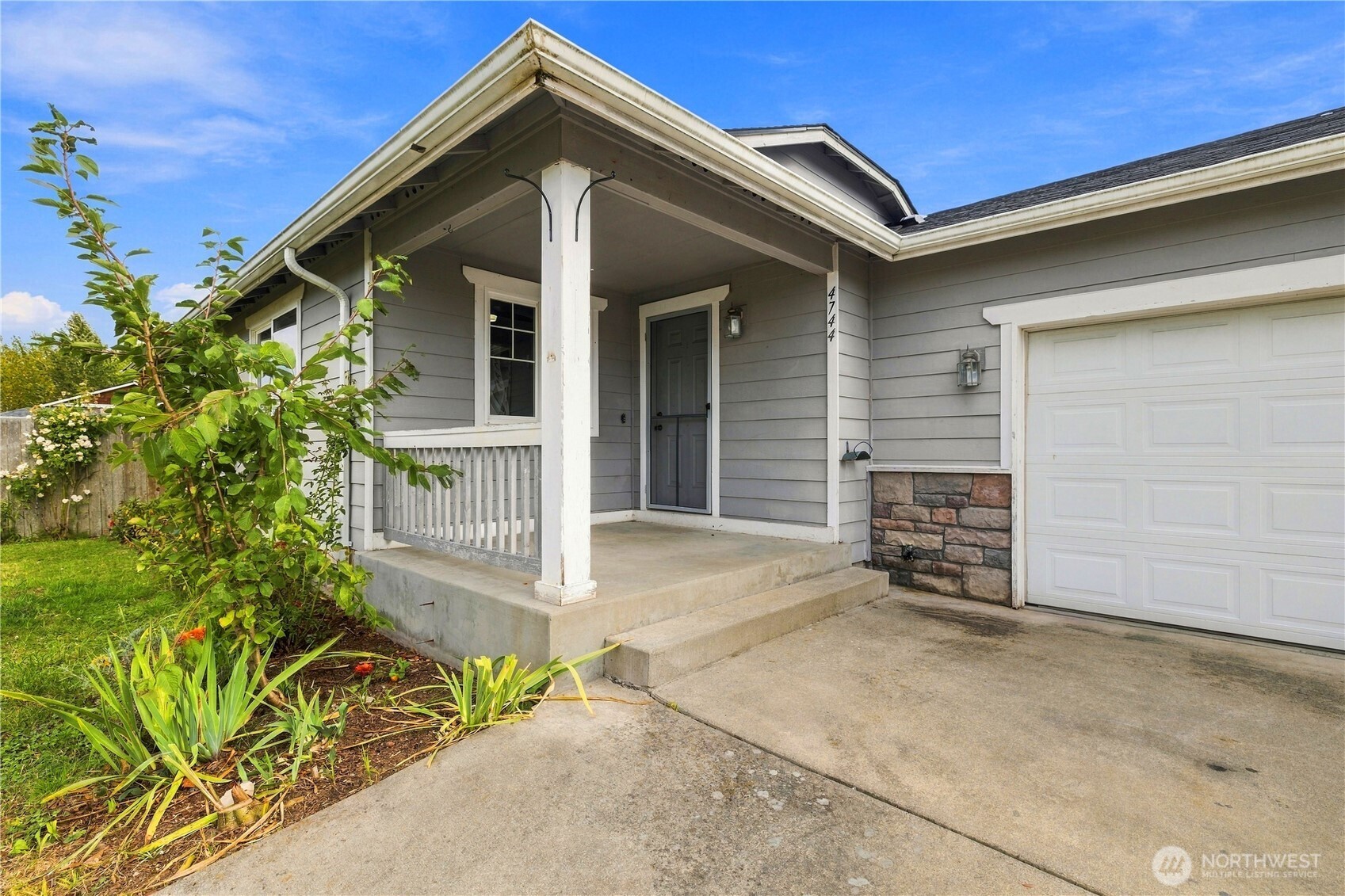 4744 Sandcastle Drive Property Photo 2