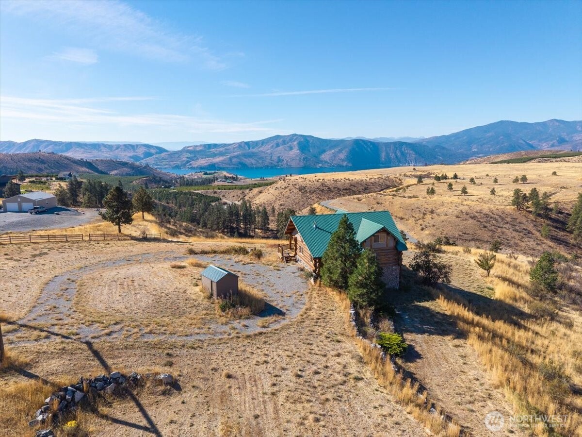 595 Chelan Trails Road Property Photo 1
