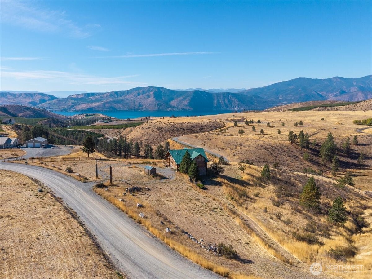 595 Chelan Trails Road Property Photo 5