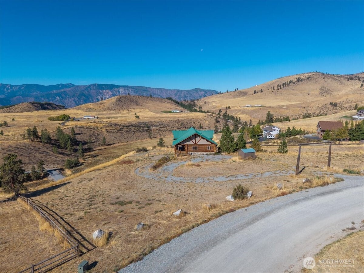 595 Chelan Trails Road Property Photo 6