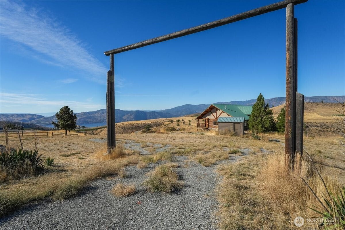 595 Chelan Trails Road Property Photo 7