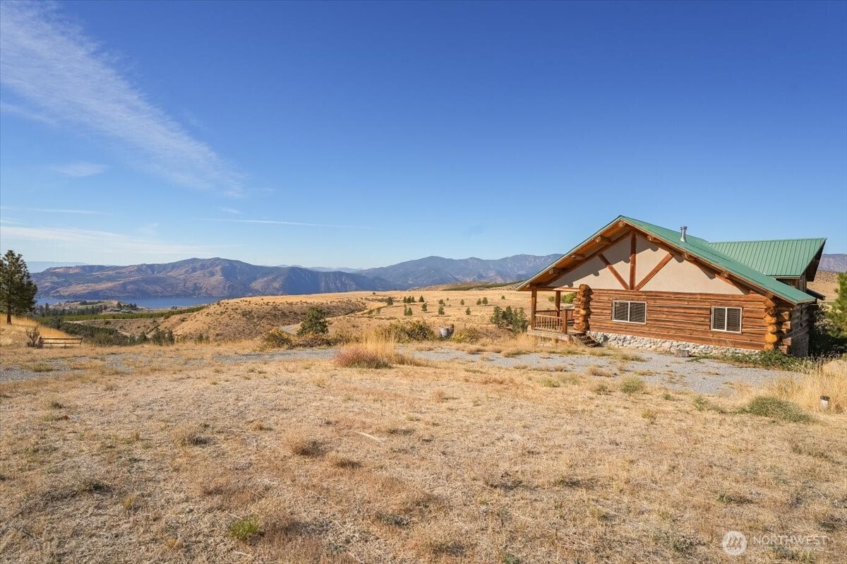 595 Chelan Trails Road Property Photo 8