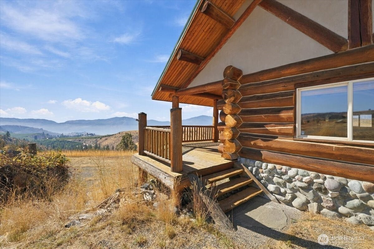 595 Chelan Trails Road Property Photo 9