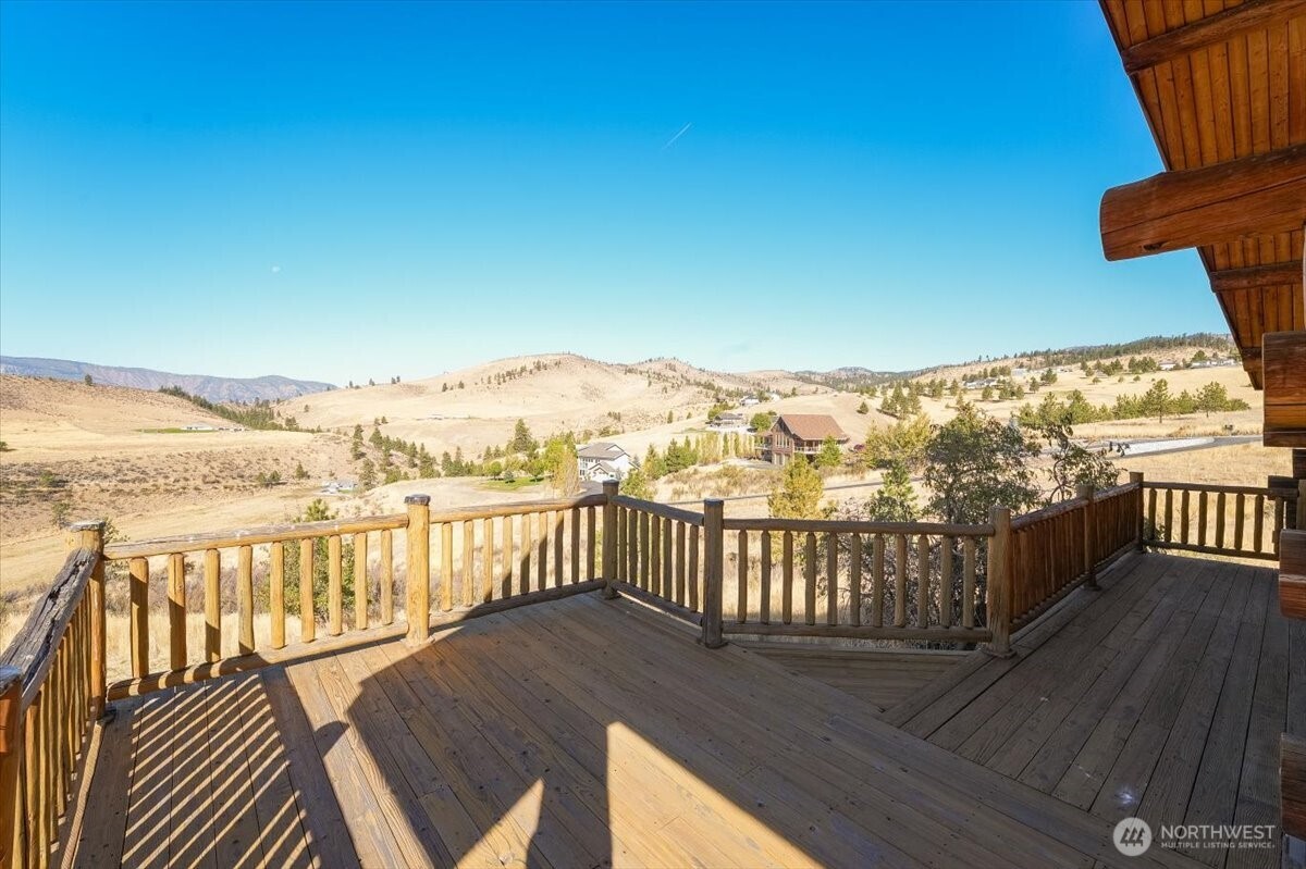 595 Chelan Trails Road Property Photo 11