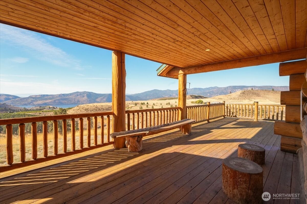 595 Chelan Trails Road Property Photo 12