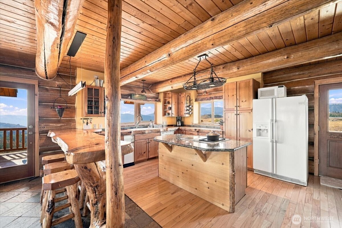 595 Chelan Trails Road Property Photo 14