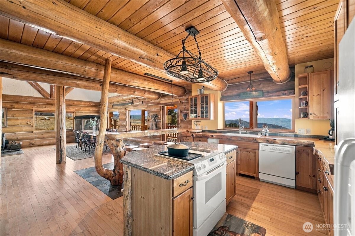 595 Chelan Trails Road Property Photo 15