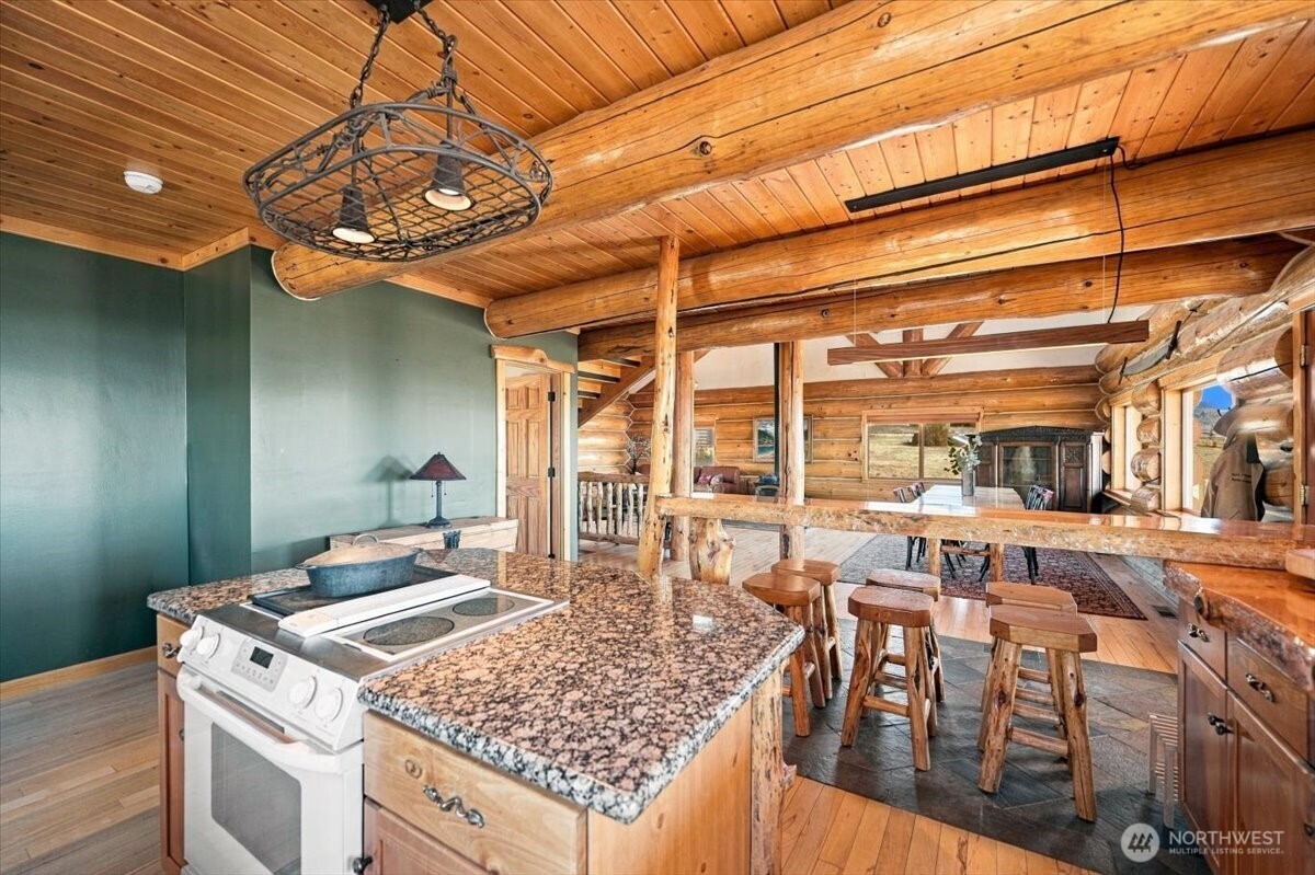 595 Chelan Trails Road Property Photo 17