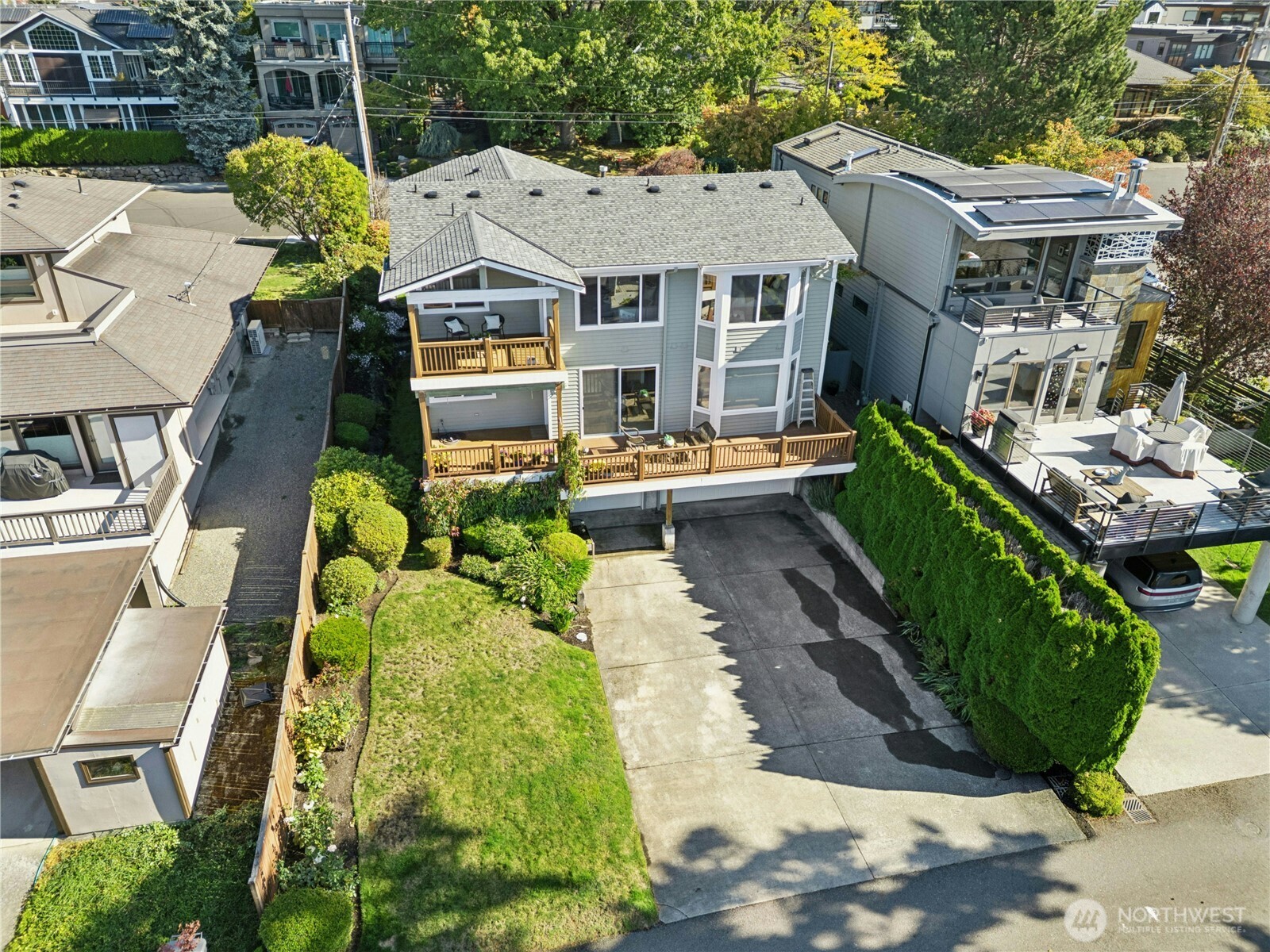 305 8th Avenue Property Photo 4