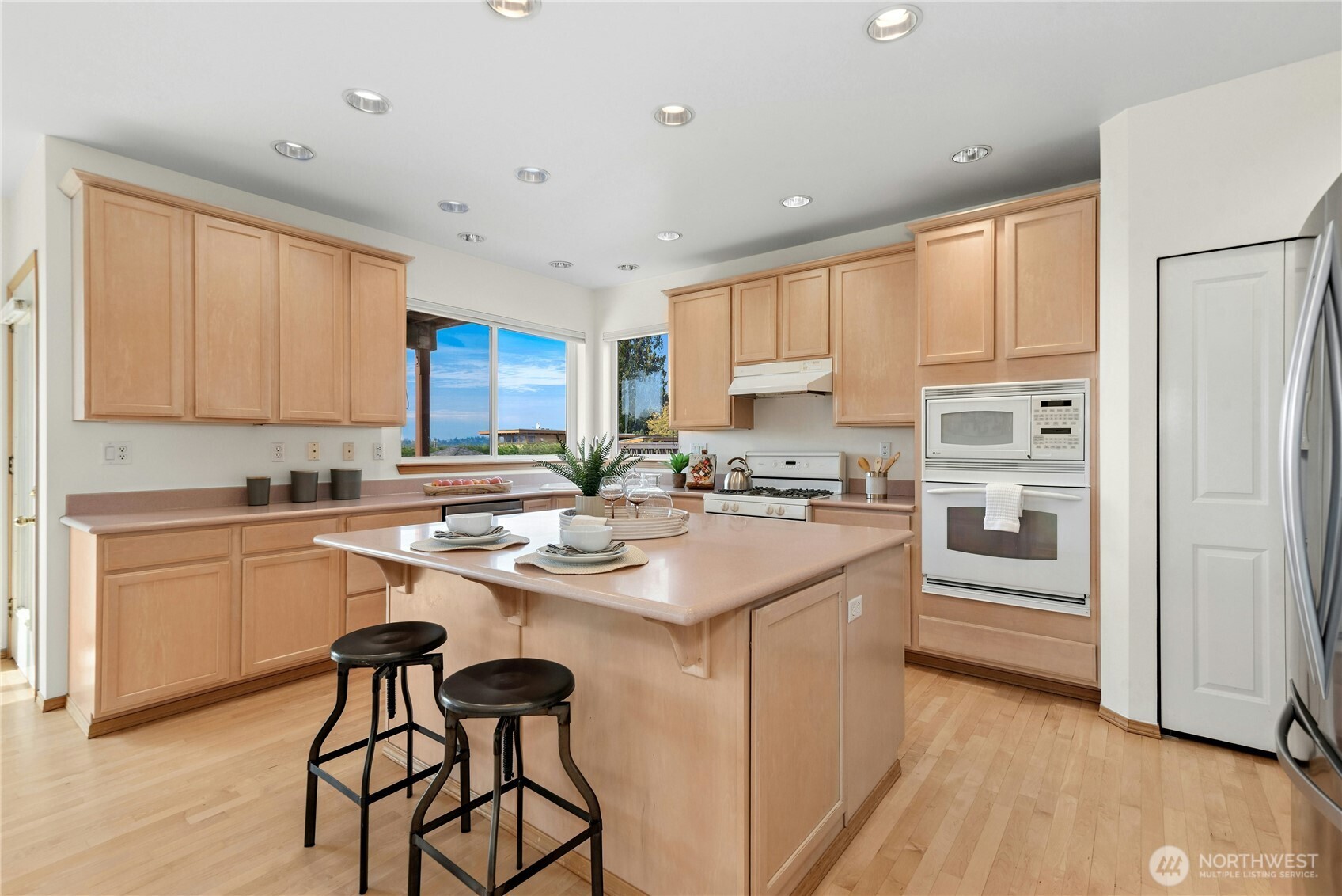 305 8th Avenue Property Photo 14