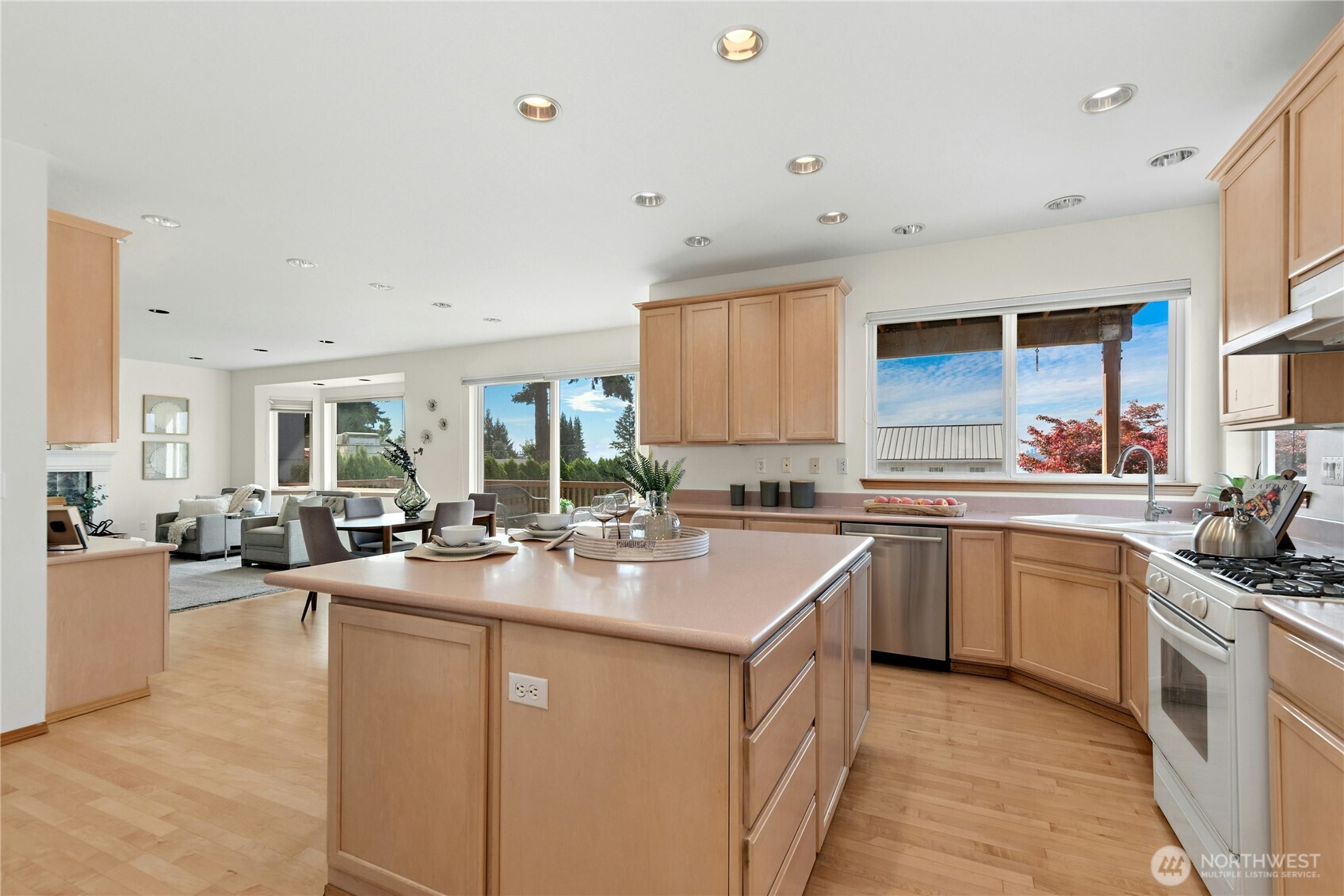 305 8th Avenue Property Photo 15