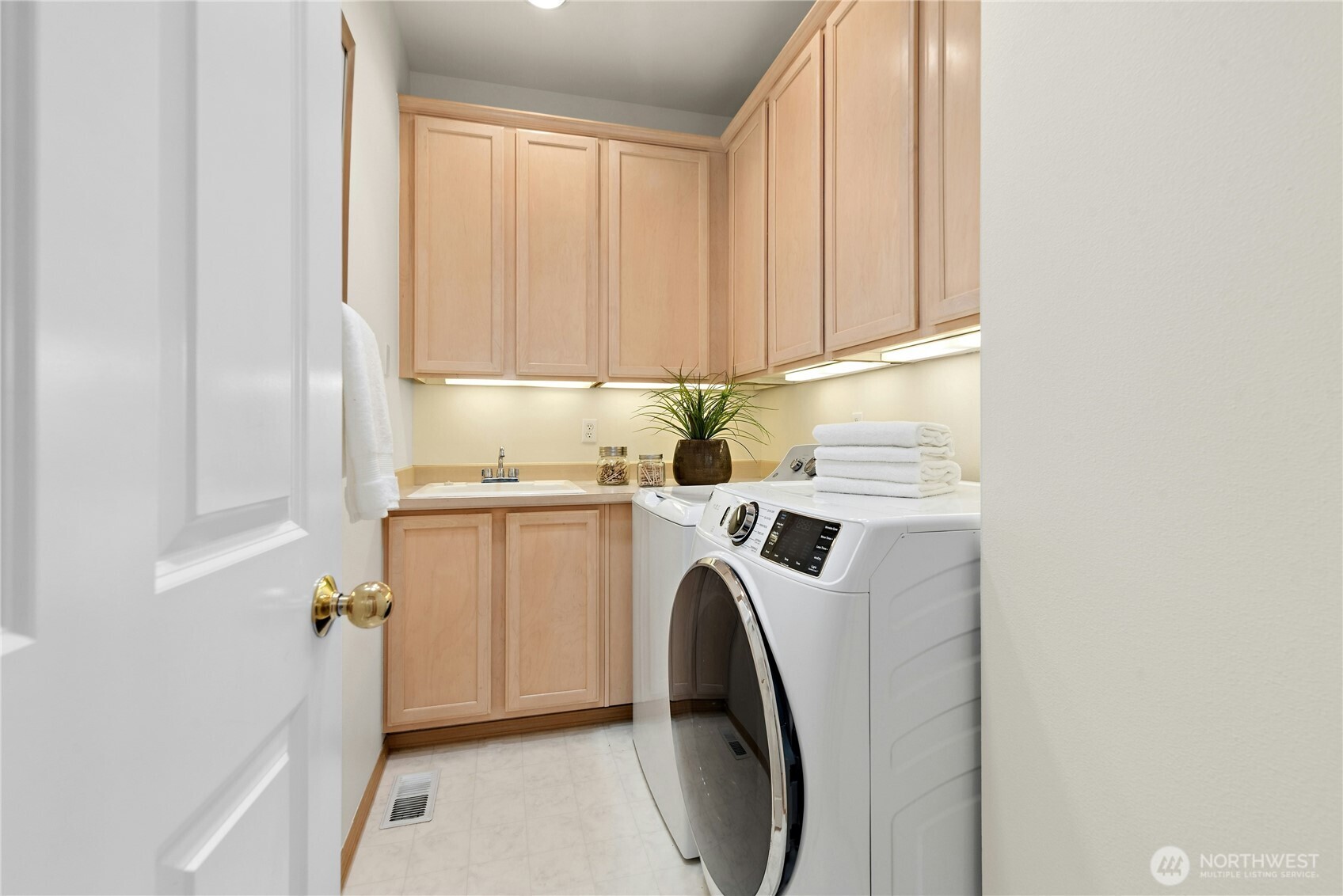 305 8th Avenue Property Photo 21