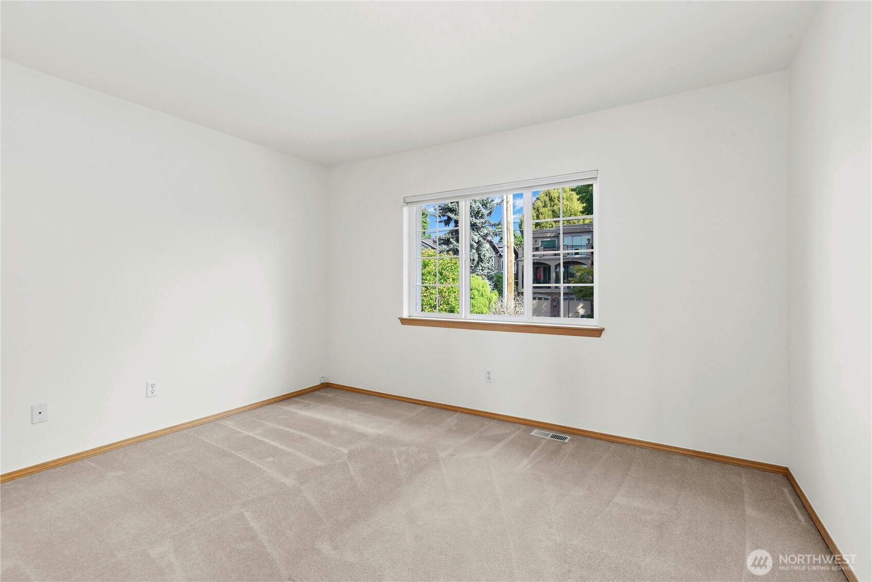 305 8th Avenue Property Photo 26