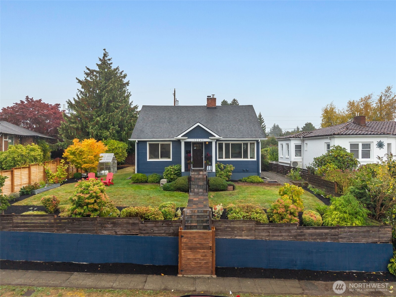 12242 Palatine Avenue Property Photo 2