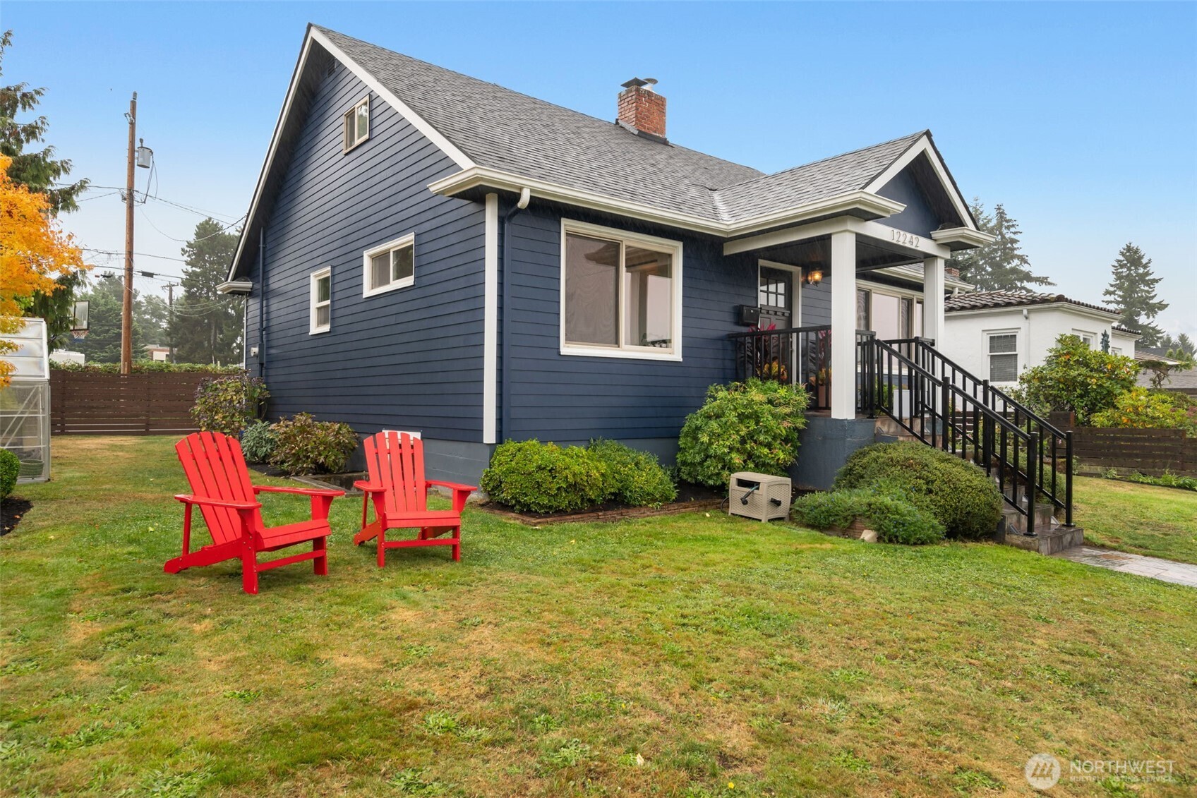 12242 Palatine Avenue Property Photo 4