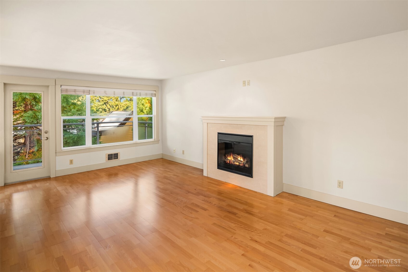 22910 90th Avenue D303 Property Photo 5