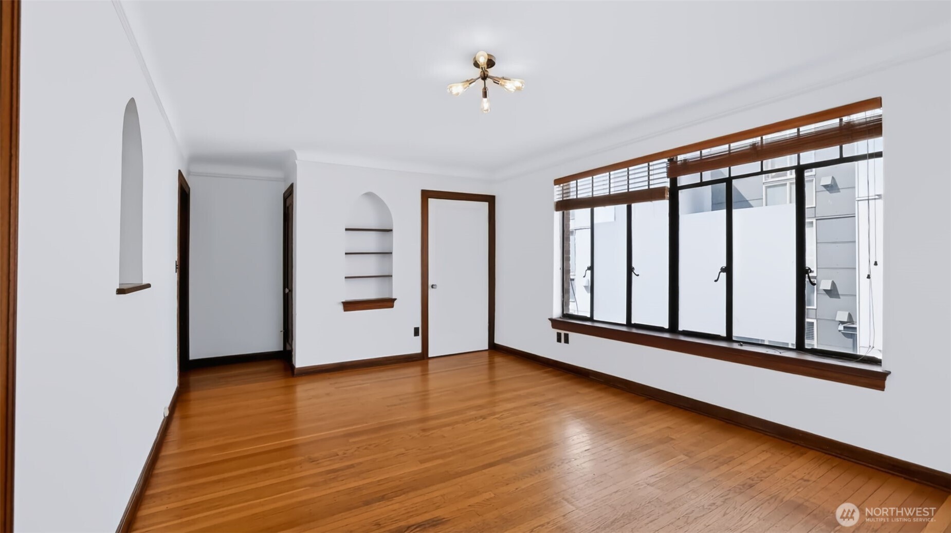 3121 Franklin Avenue 23 Property Photo 5