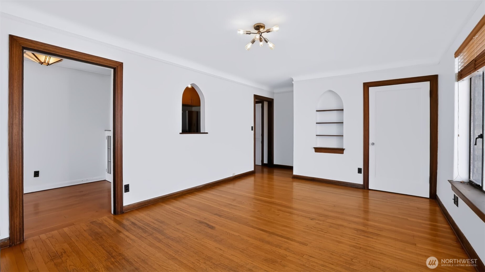 3121 Franklin Avenue 23 Property Photo 6
