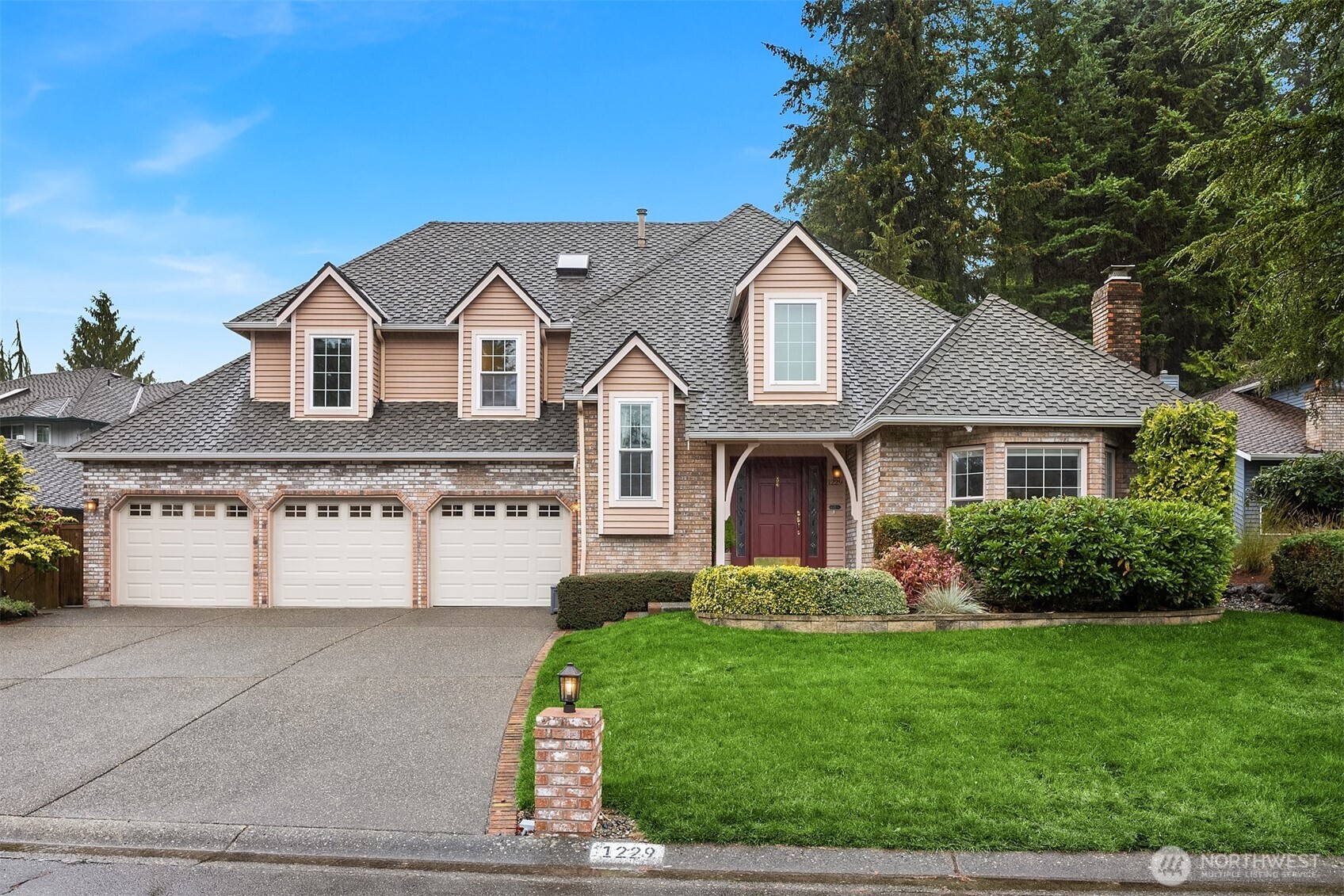 1229 142nd Place Property Photo 2