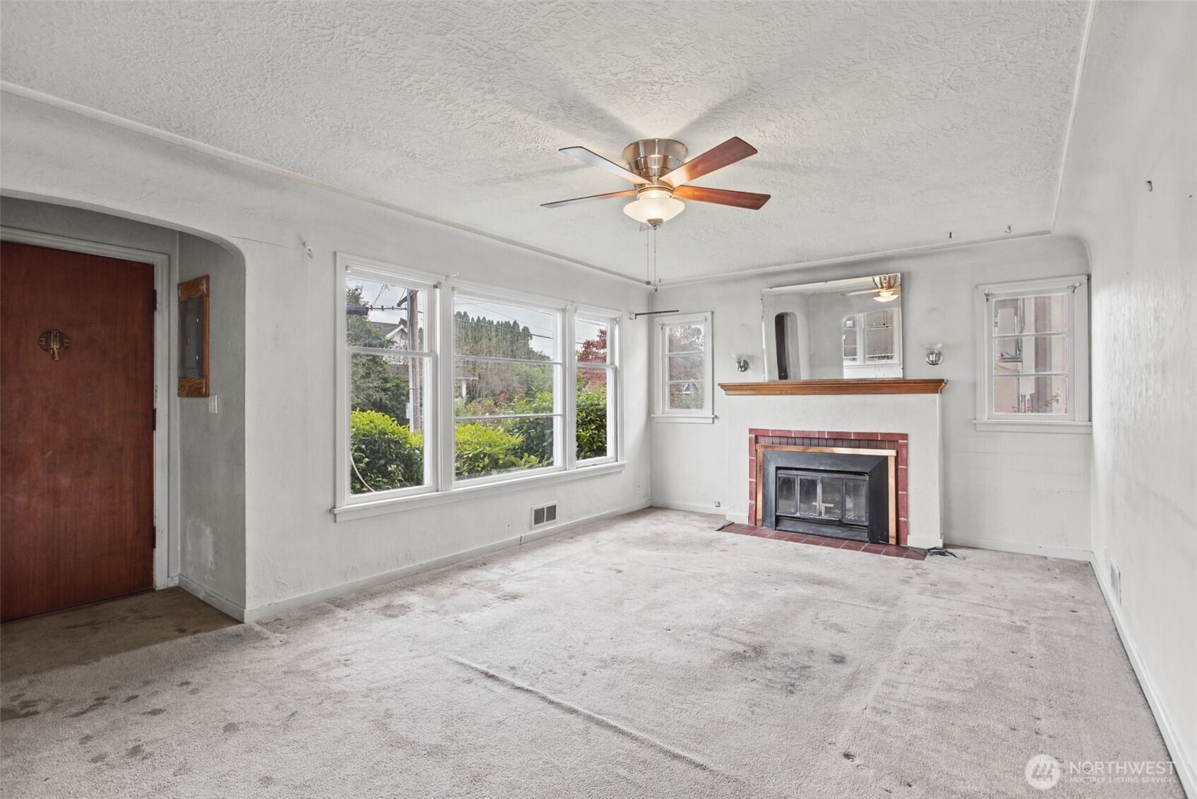 220 S Tobin Street Property Photo 5