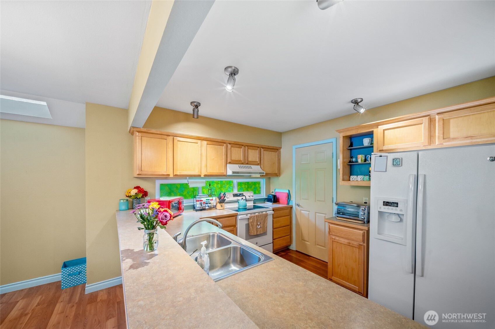 227 Lark Street E Property Photo 6