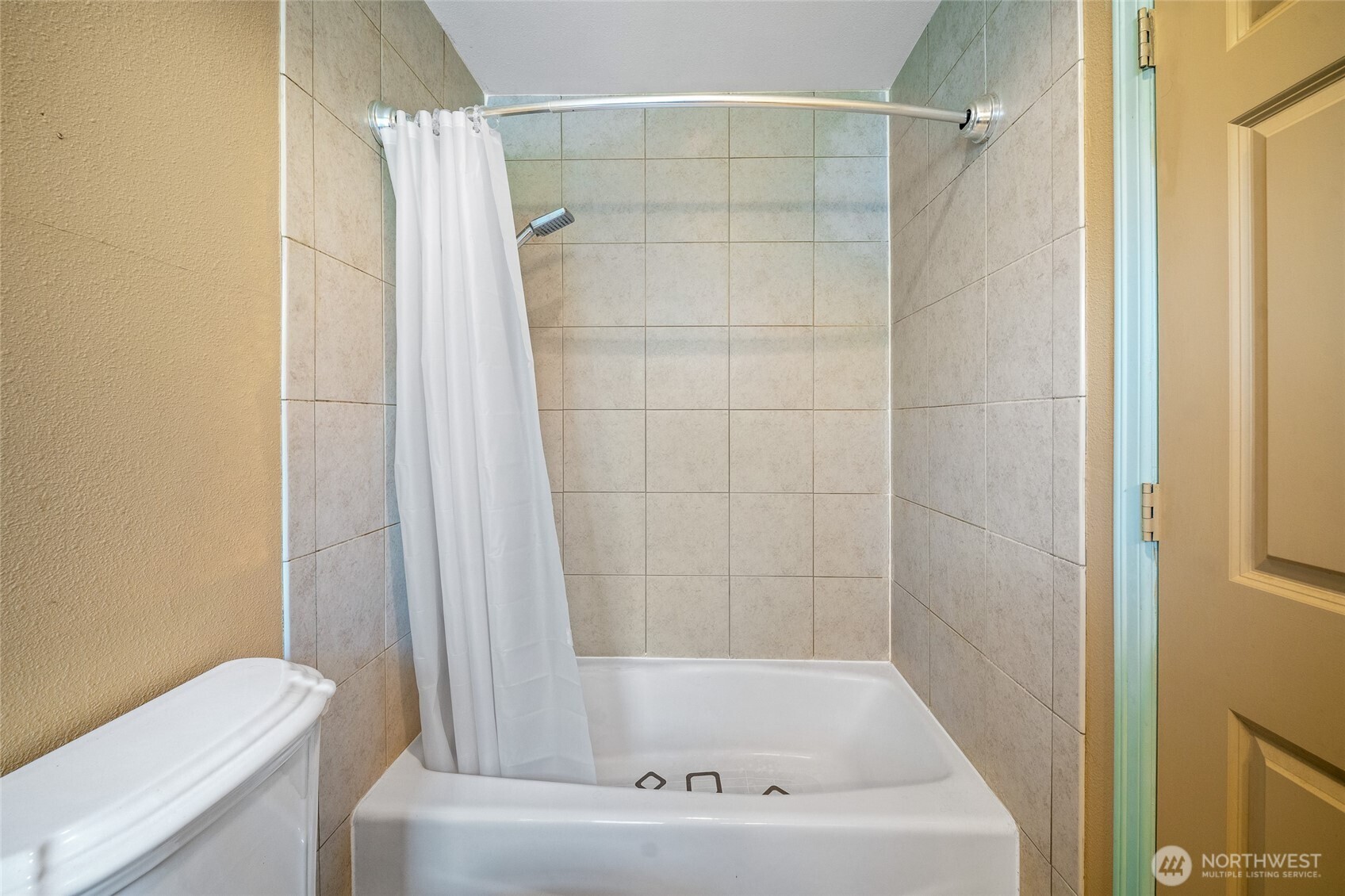 227 Lark Street E Property Photo 16
