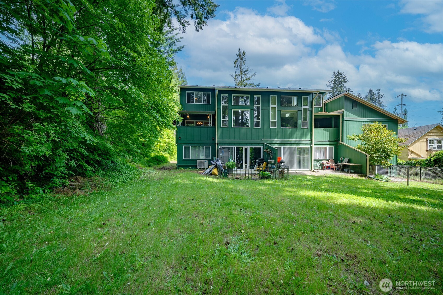 227 Lark Street E Property Photo 20